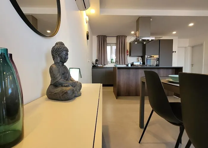 Stylish - Modern - Large Terrace - 2 Bed - 200 M From Sea - Fully Air Con