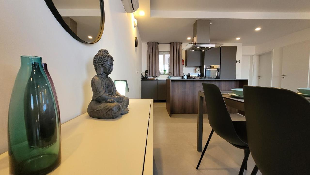 Apartment Stylish - Modern - Large Terrace - 2 Bed - 200 M From Sea - Fully Air Con *