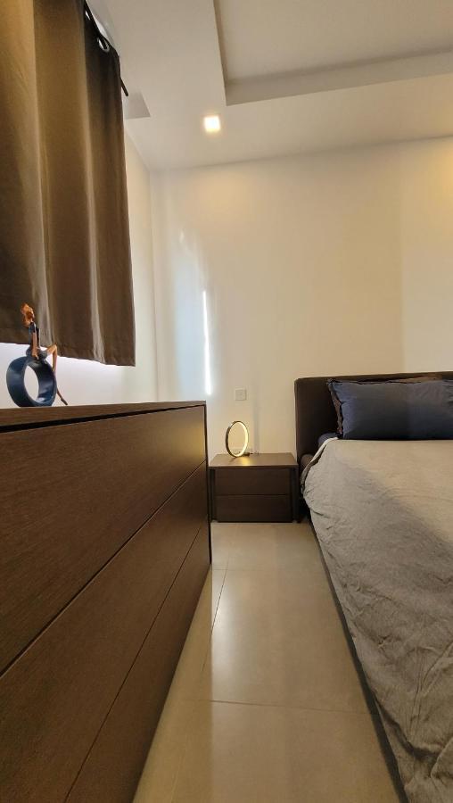 Stylish - Modern - Large Terrace - 2 Bed - 200 M From Sea - Fully Air Con Apartment *