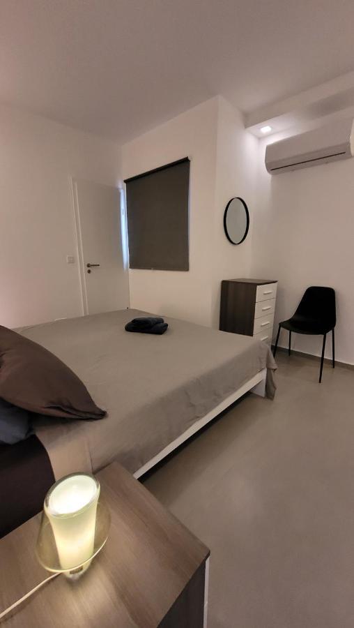 Apartment Stylish - Modern - Large Terrace - 2 Bed - 200 M From Sea - Fully Air Con