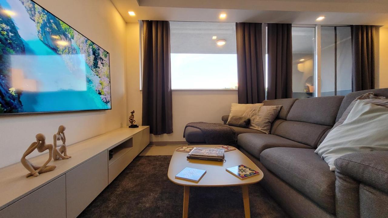 Stylish - Modern - Large Terrace - 2 Bed - 200 M From Sea - Fully Air Con Apartment