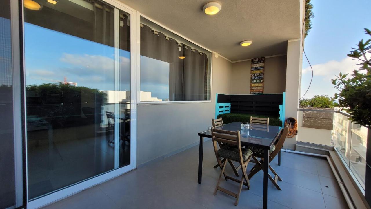 Apartment Stylish - Modern - Large Terrace - 2 Bed - 200 M From Sea - Fully Air Con *