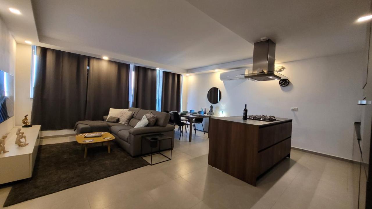 Stylish - Modern - Large Terrace - 2 Bed - 200 M From Sea - Fully Air Con *