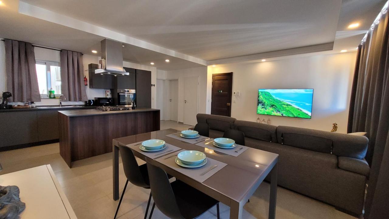 Stylish - Modern - Large Terrace - 2 Bed - 200 M From Sea - Fully Air Con Apartment St. Paul's Bay